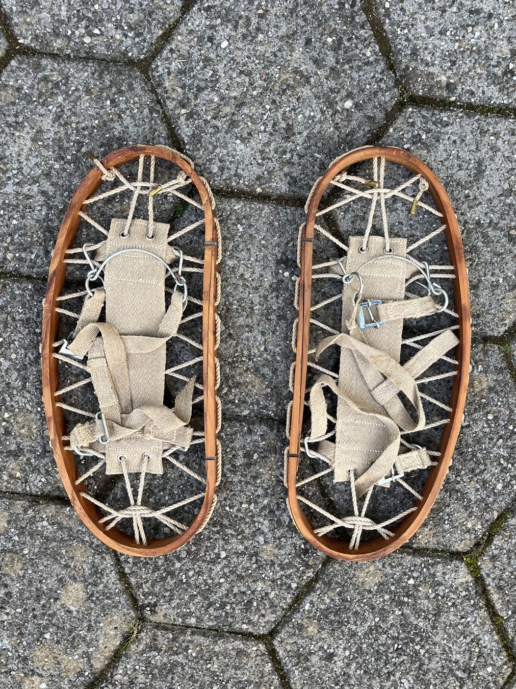 Skis: Schneeschuhe der Schweizer Armee – Neu (gemäss Beschreibung) aus Beckenried von motu-matt