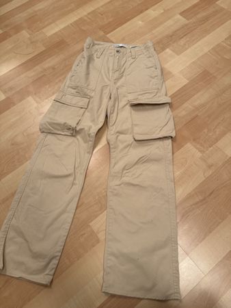 Bershka Cargo Hose, beige, Gr. 32 - Neuwertig! Top Herbst Lo