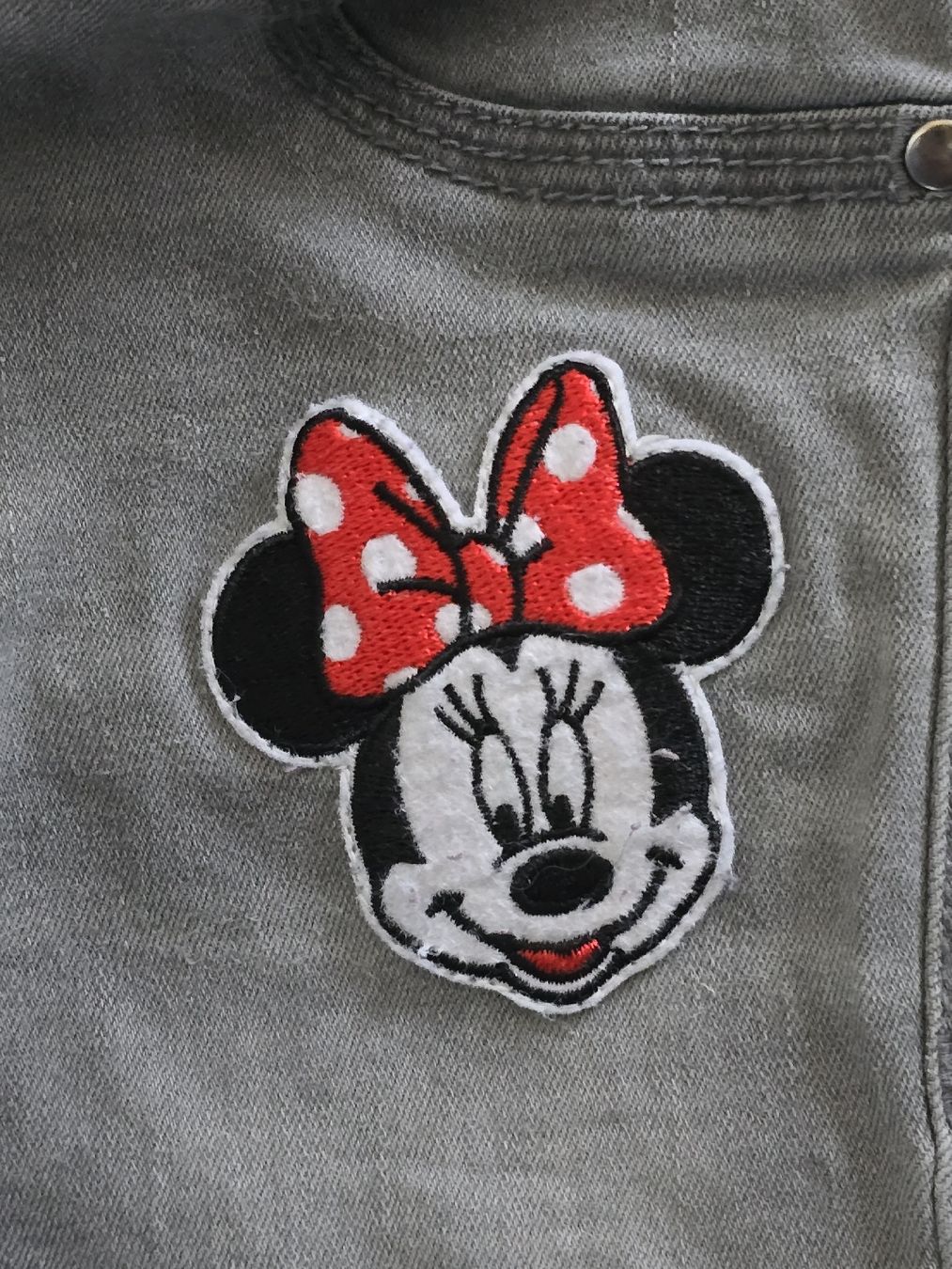 C&A Pantaloni: Minnie Maus Jeans Grösse 110 – Usato da Unterentfelden venduto da Panda-87 1
