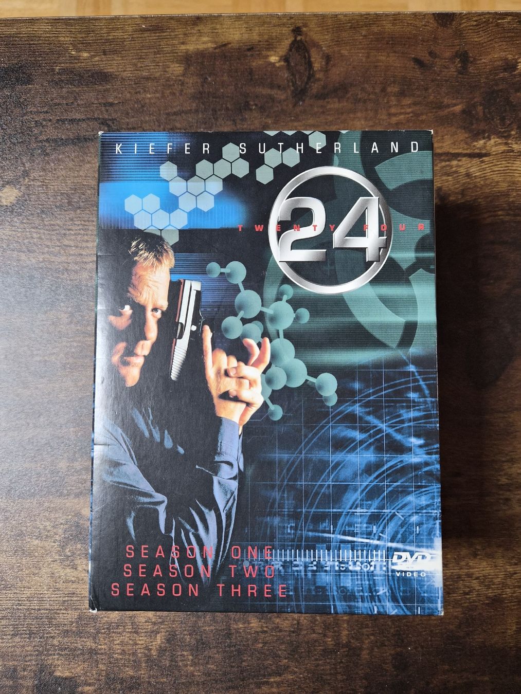 Tutti i DVDs: 24-Twenty Four – Usato da Netstal venduto da Green8Arrow8