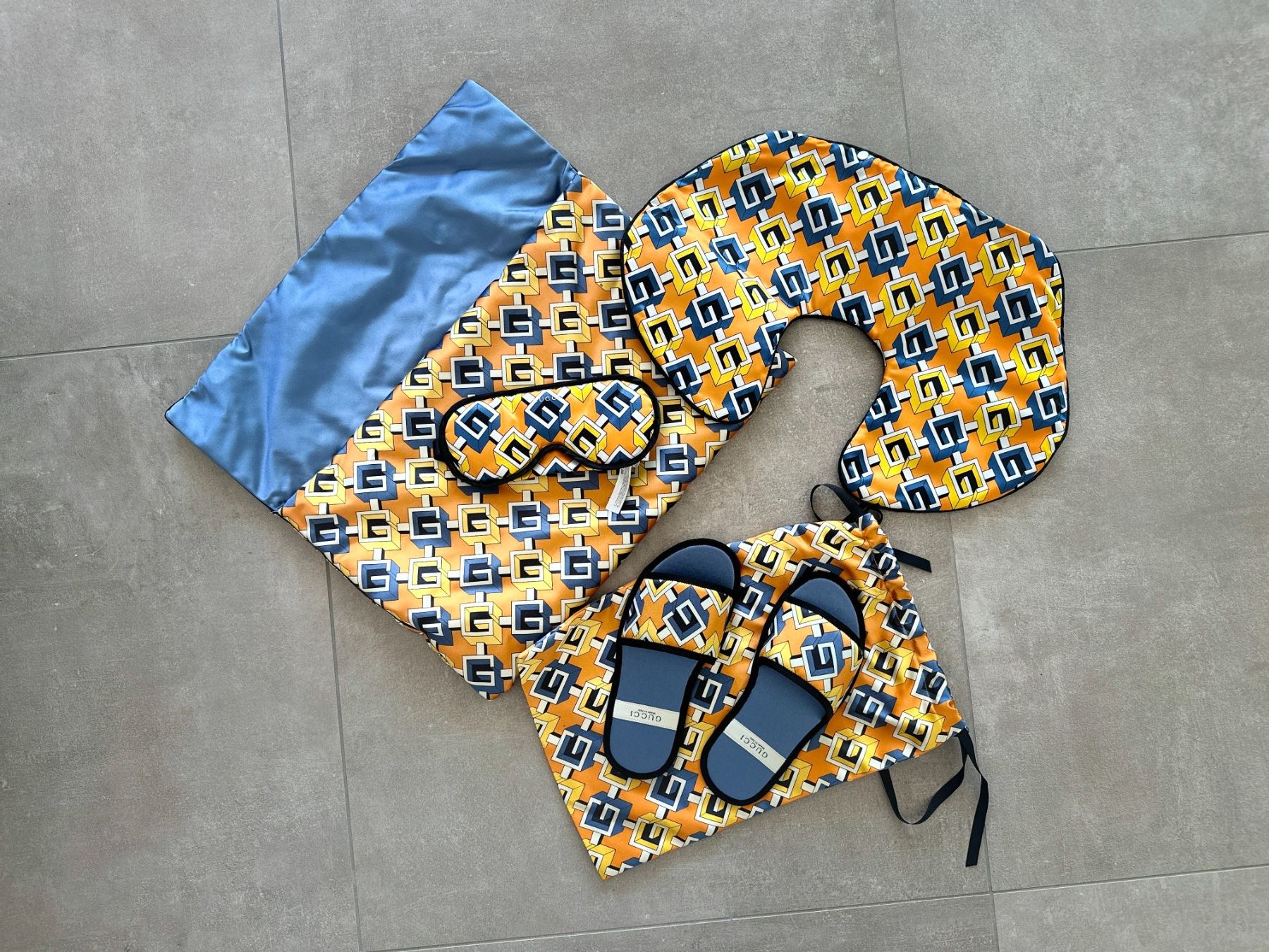 Gucci Kosmetikkoffer: Set for travel Gucci – Neu und originalverpackt aus Lugano von juledo