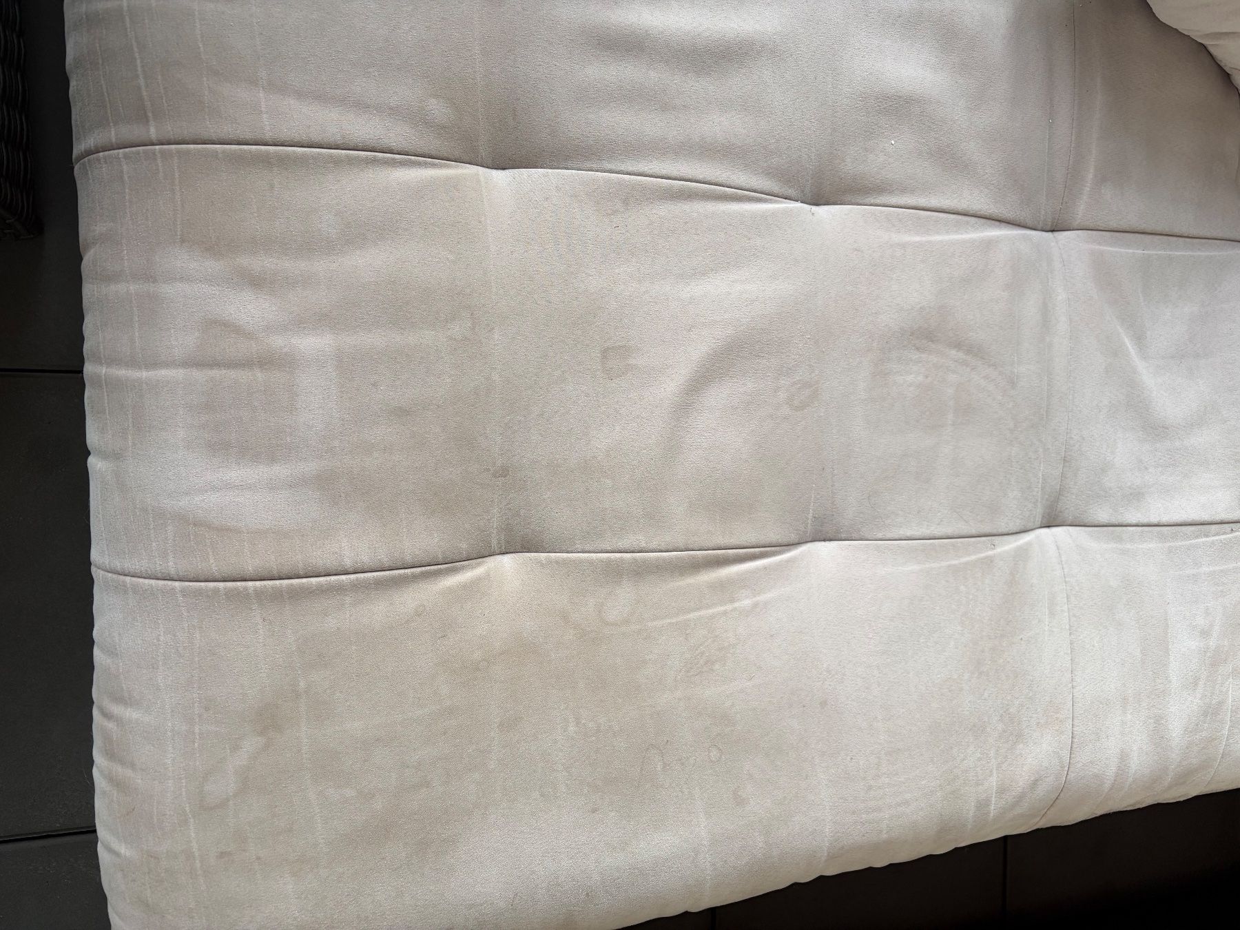 Conforama Divani: Beiges Sofa mit schwarzem Ledergestell, gebraucht. – Usato da Seuzach venduto da Saui88 2