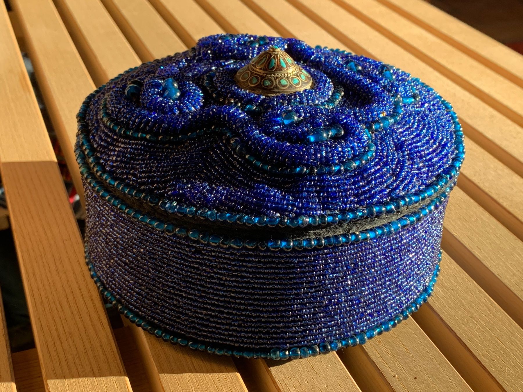 Tutte le decorazioni: Hübsche Schmuckdose mit blauen Glasperlen Sansibar – Usato da Adetswil venduto da Smita 2