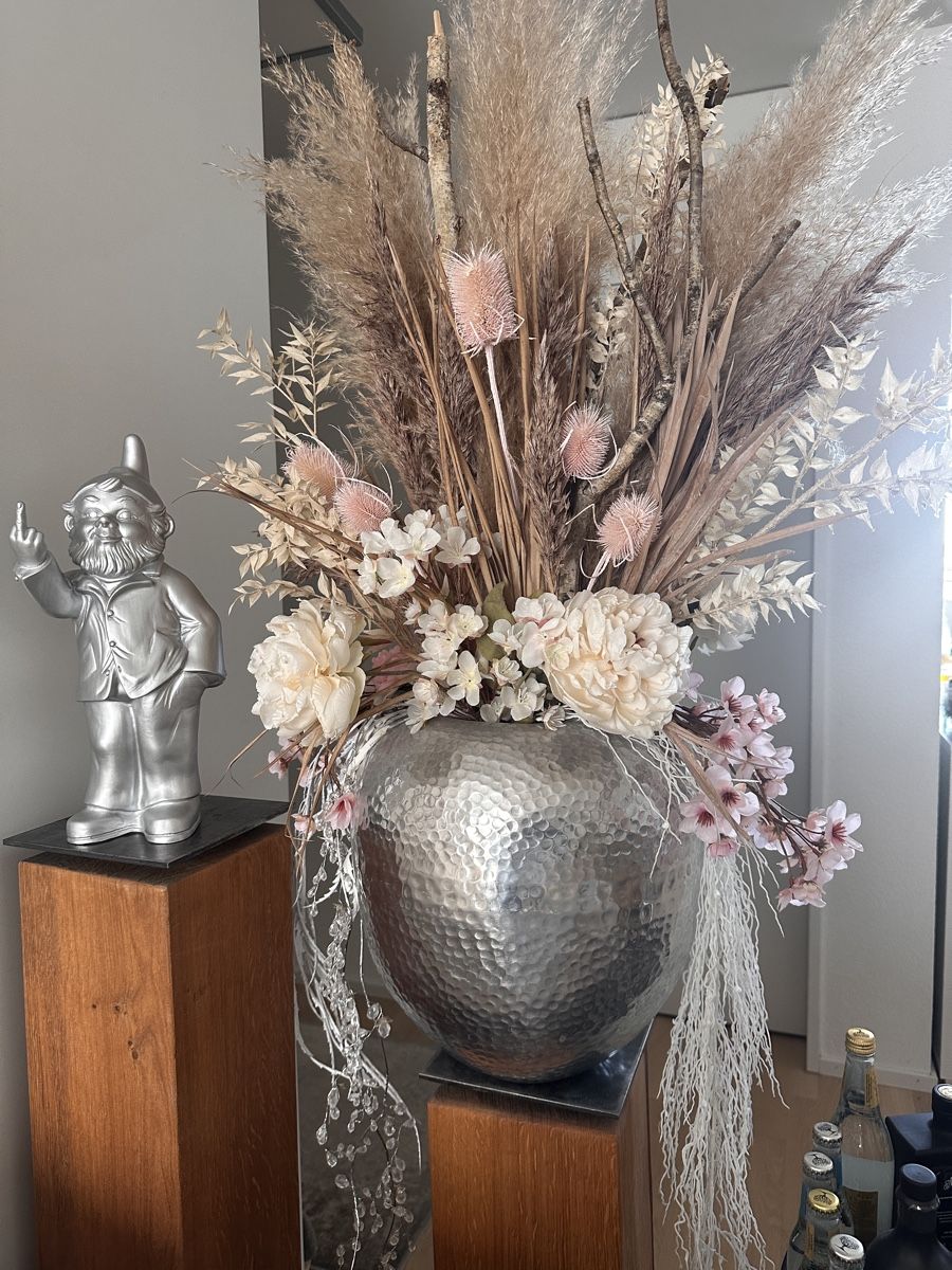 Tutte le decorazioni: Blumentopf mit Trocken-/Kunstblumen Gesteck – Usato da Dübendorf venduto da 9320 1