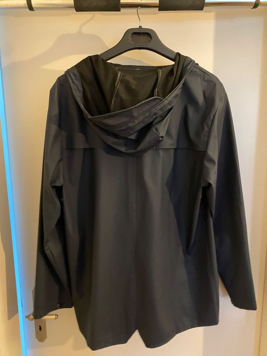 Rains Jacken: Rains Jacket – Neu (gemäss Beschreibung) aus Zürich von emanuele_axl 1