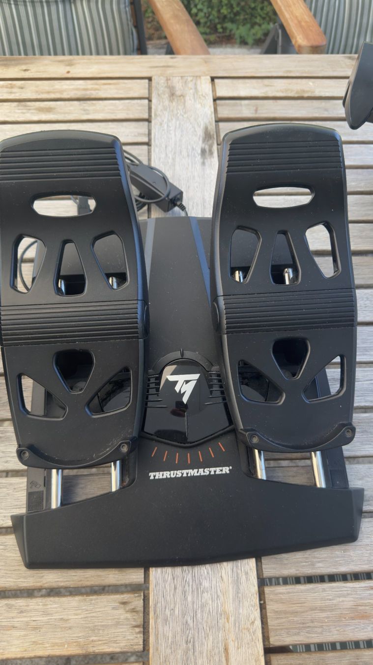 Logitech Manettes: Logitech Flight Yoke System & Rudder Pedalen – D'occasion à Uitikon Waldegg par lulizh 4