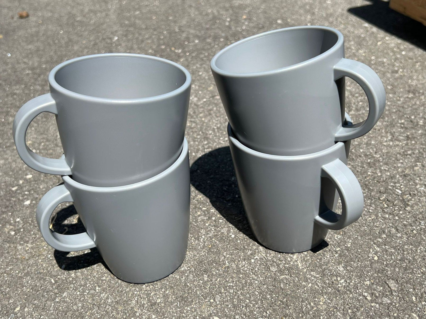Set di piatti: Camper Geschirrset mit Besteck und Gläser – Usato da Meggen venduto da Herkules