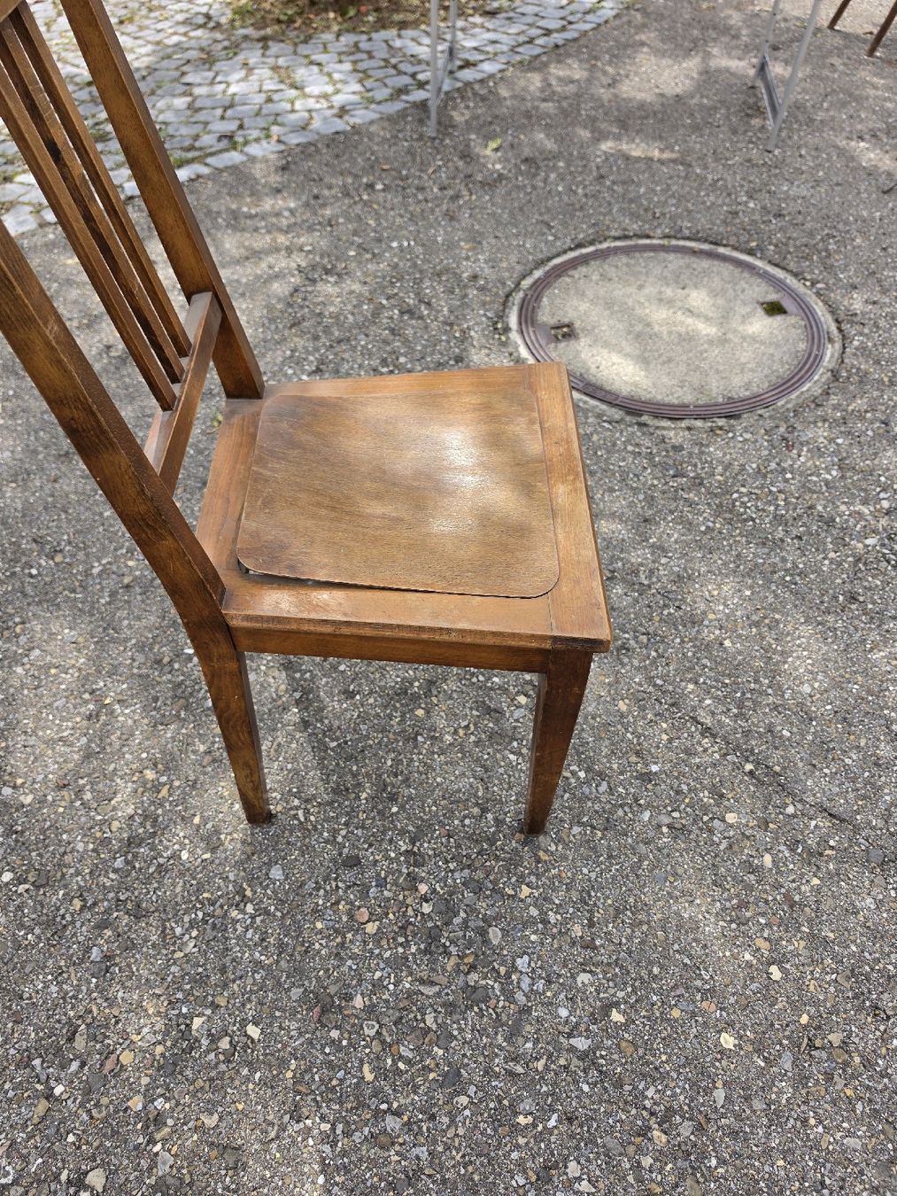 Chaises: Holzstuhl braun restorieren  – D'occasion à Mettlen par elios0888 6