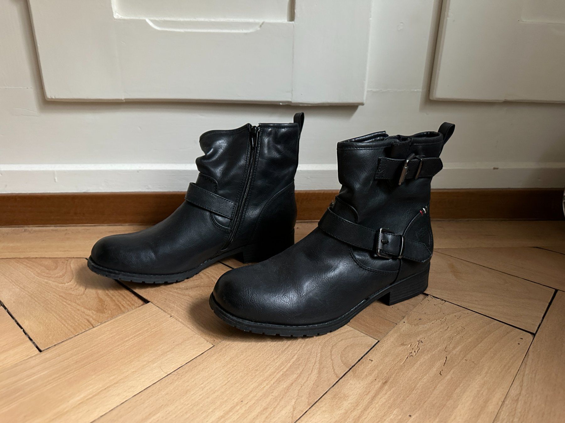 Damenschuhe: PESARO - Leder Stiefelette schwarz 39 – Gebraucht aus Zürich von Diazaio