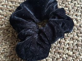 Haargummi Scrunchie Samt schwarz akzeptabler Zustand