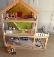Puppenhaus aus Holz mit Zubehör