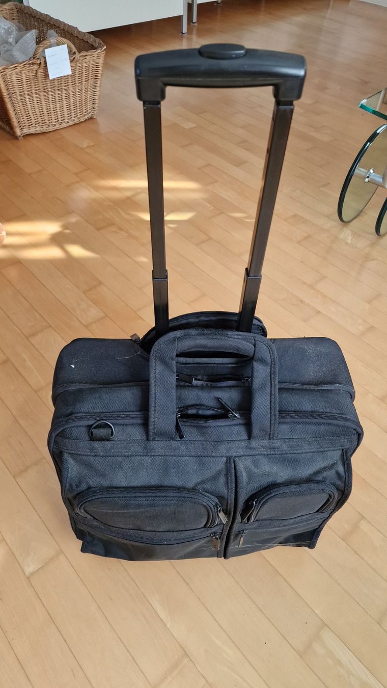 Koffer & Taschen: Rollaktentasche Schwarz guter Zustand – Gebraucht aus Weisslingen von and-lo73