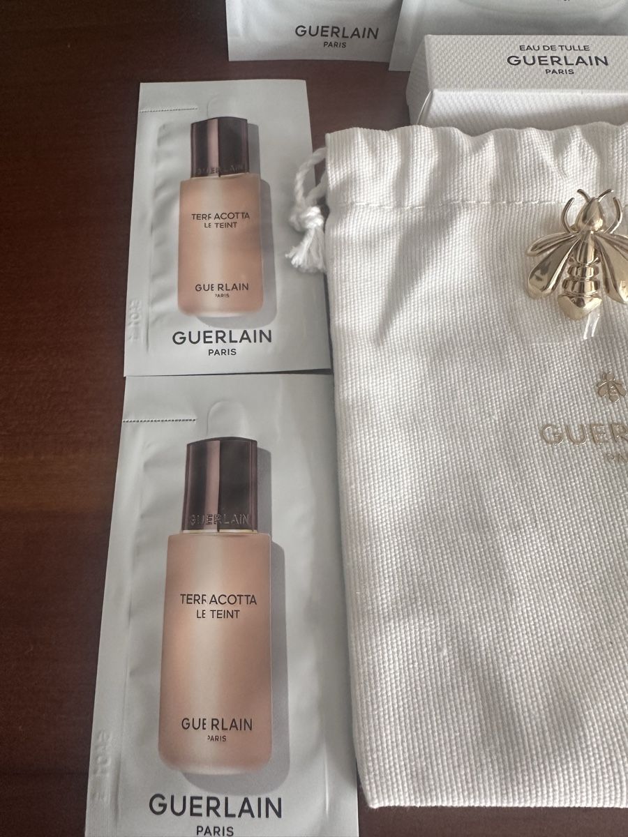 Guerlain Maquillage: Guerlain - Pochette en toile avec accessoires  – Neuf avec emballage d'origine à Basel par Vanluxe 4