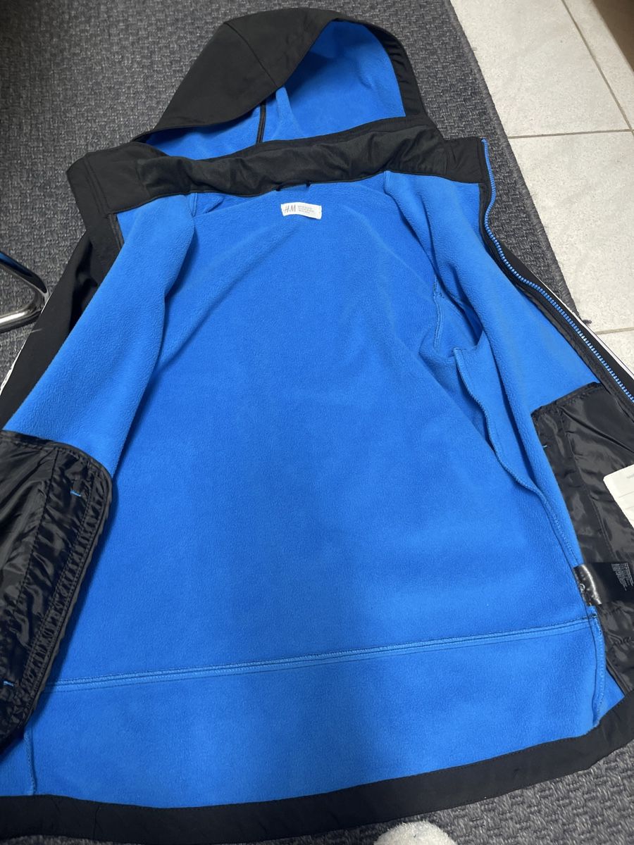 Giacche & Cappotti: H&M Softshell jacke gr 164 schwarz/blau – Usato da Bad Zurzach venduto da Cuore34 2