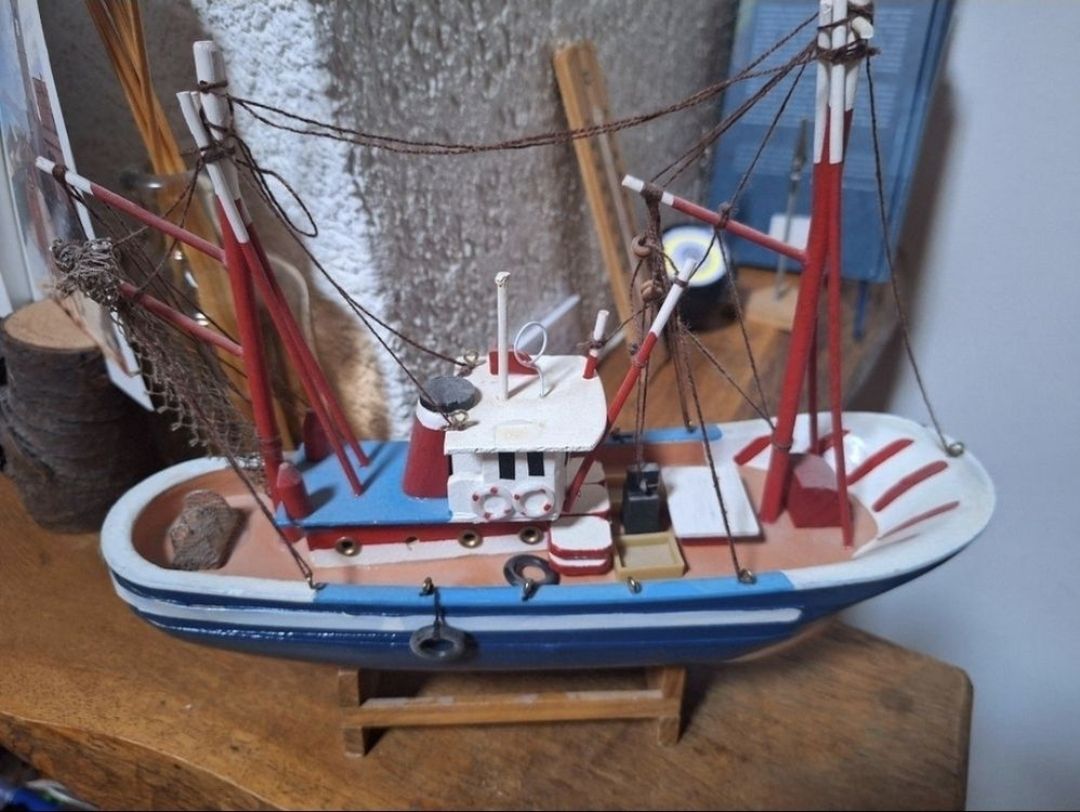 Kit di modellismo & Modellini statici: Maquette de bateau de pêche en bois – Usato da Tannay venduto da v1n1p00h 1