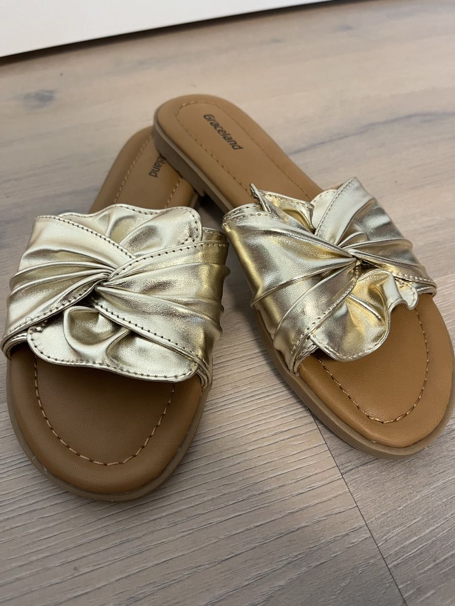 Graceland Damenschuhe: Pantoletten goldig 36 UNGETRAGEN – Neu (gemäss Beschreibung) aus Birrwil von vanyboo
