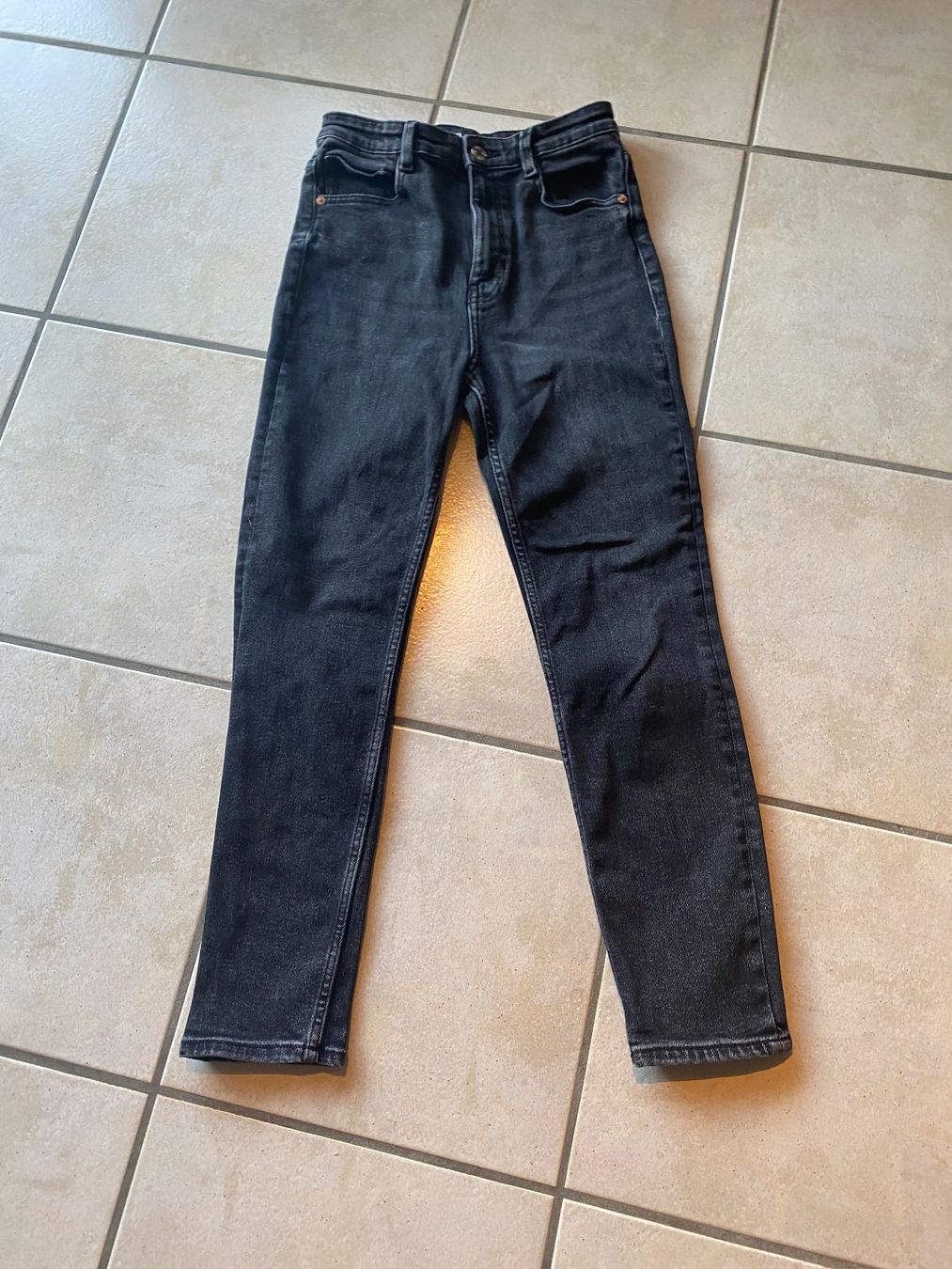 Zara Jeans: Jeans ZARA 36 schwarz stretch – D'occasion à Orpund par Mary8972 9