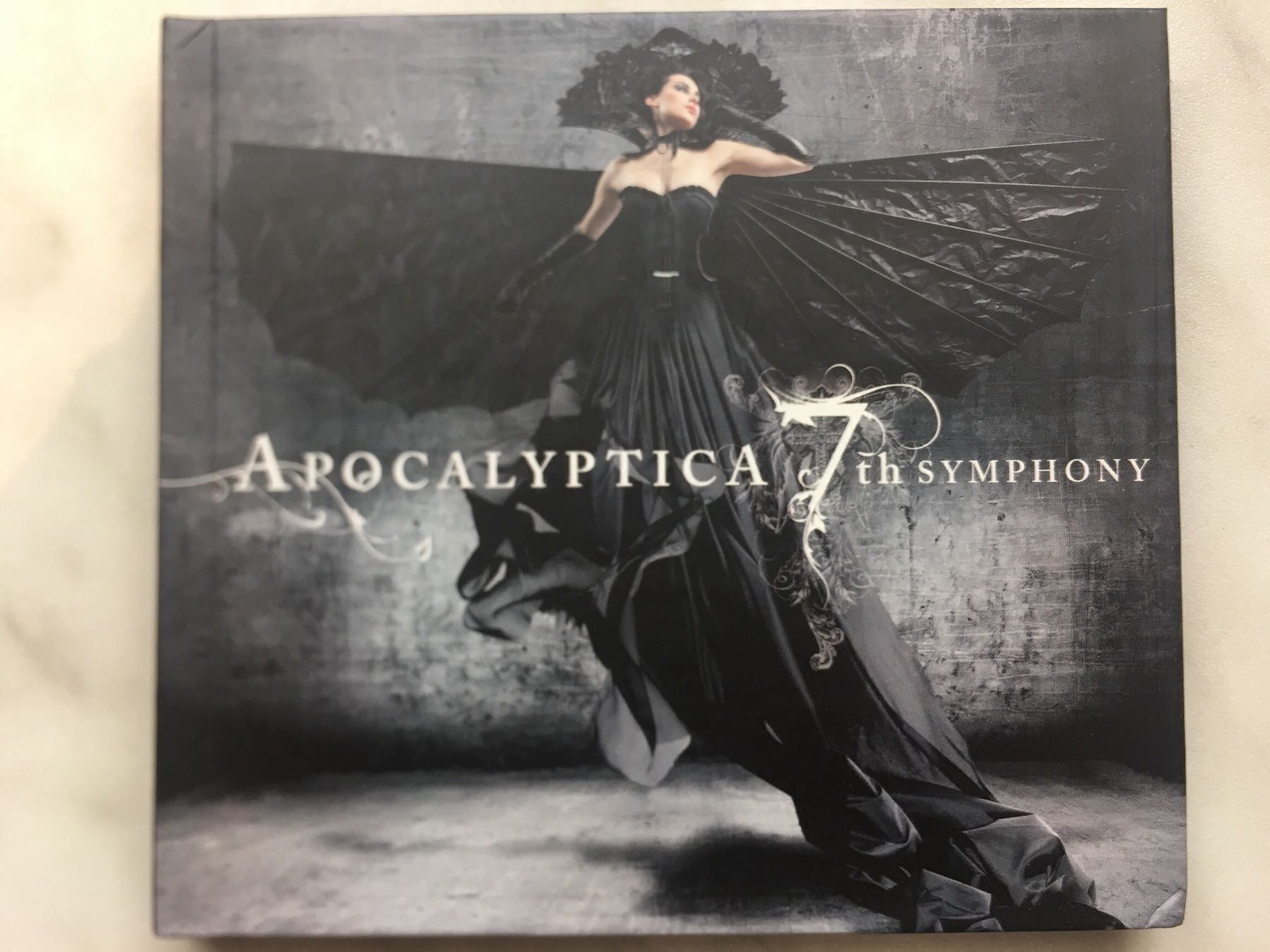 CD: Apocalyptica - 7th Symphony CD/DVD – Nuovo (secondo la descrizione) da Aigle venduto da St_anger