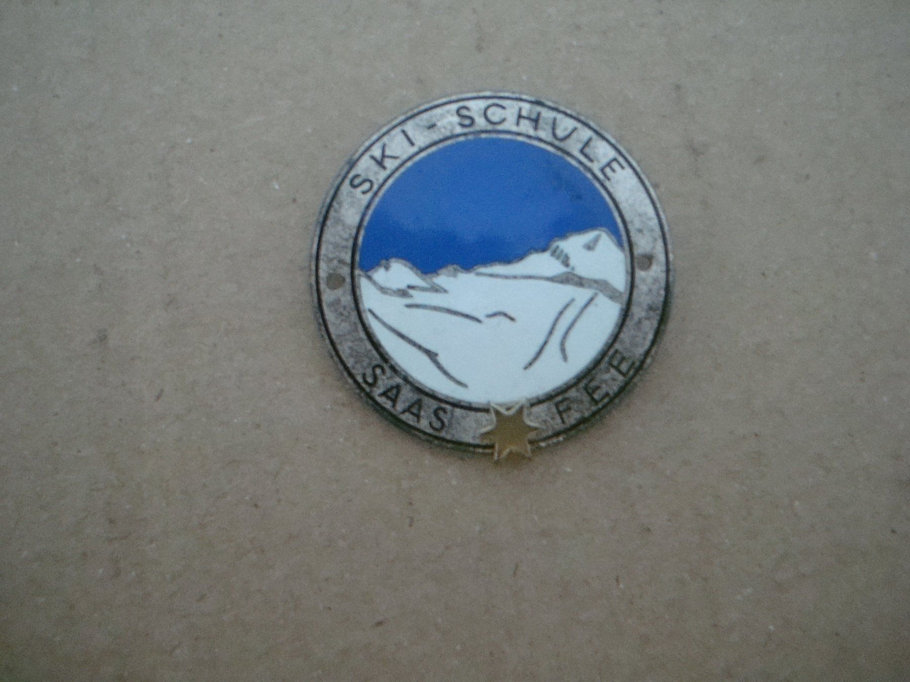 Plaquettes & Badges: Abzeichen - Ski - Schule Saas Fee – D'occasion à Neuenegg par flohcante
