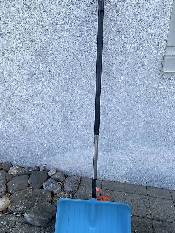 Tous les outils: Schneeschaufel  – D'occasion à Binz par kat_s2w7 3