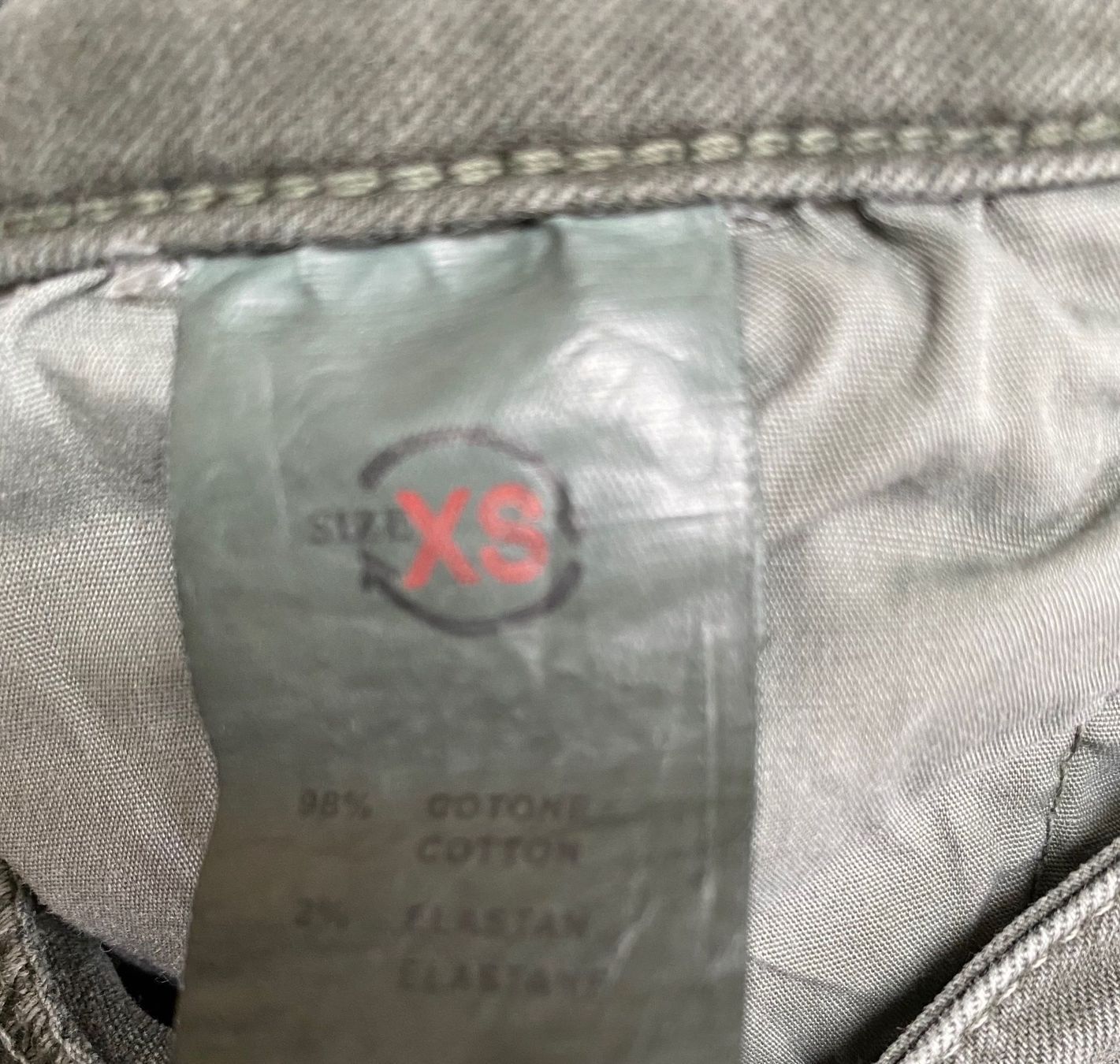Pantaloni: Jeans Hose dunkelgrau-khaki – Usato da Möhlin venduto da eny_lsk7 4