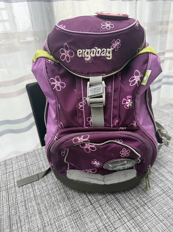 Ergobag Borse & Zaini: Ergobag Schulranzen Set lila Blumen gebraucht gut – Usato da Muri AG venduto da SiMa2012 1