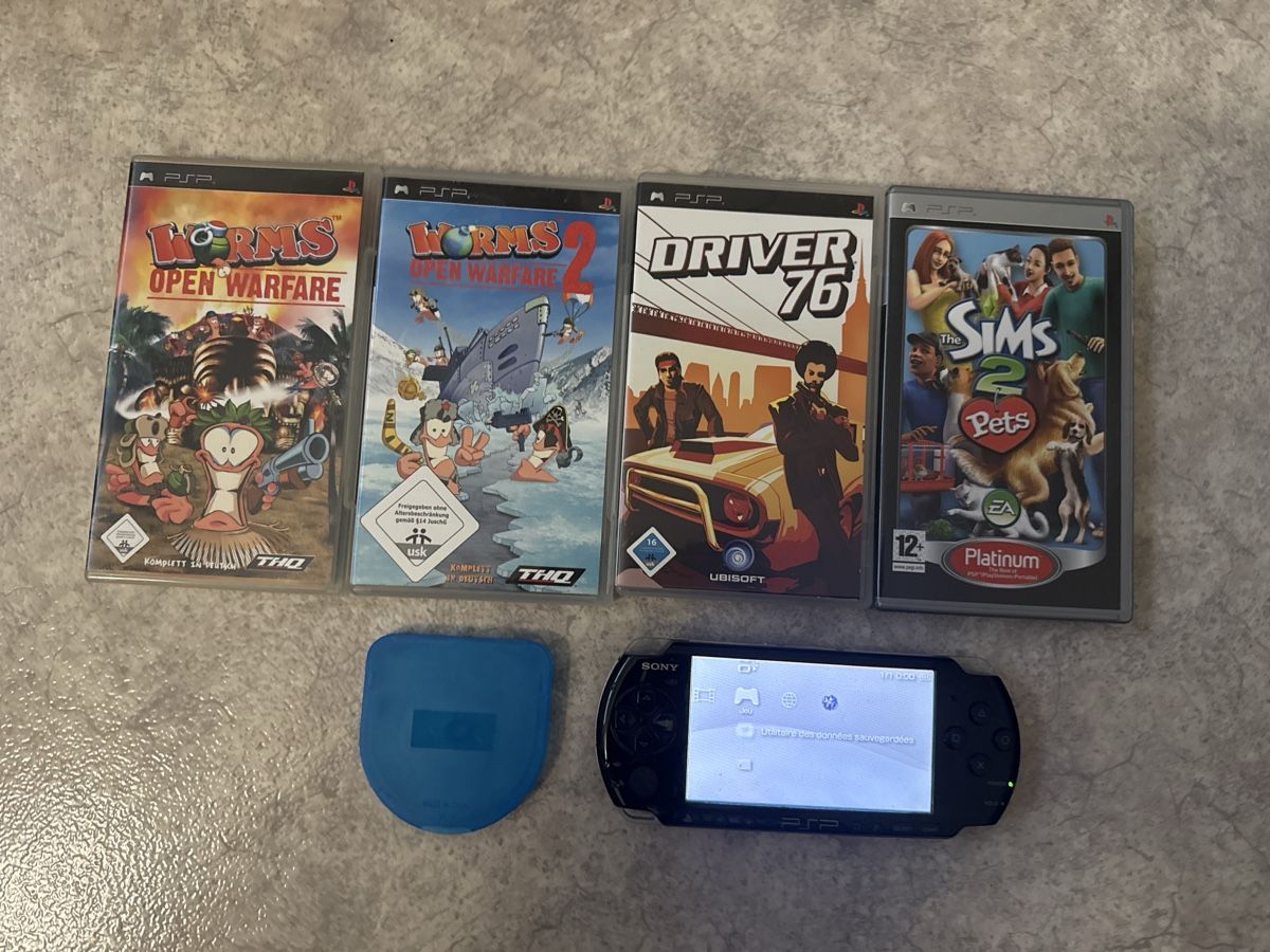 Sony Console: Psp 3004 et 4 jeux – Usato da Fribourg venduto da dio_79ds