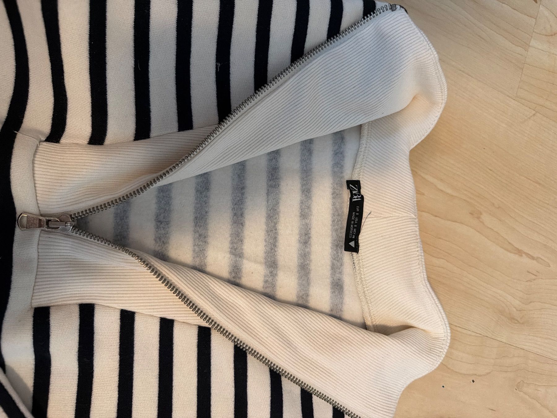 Zara Pulls & Sweat-shirts: Gestreifter Pullover mit Reissverschluss Zara – Neuf (Voir description) à Hettlingen par blu_tb6z 4