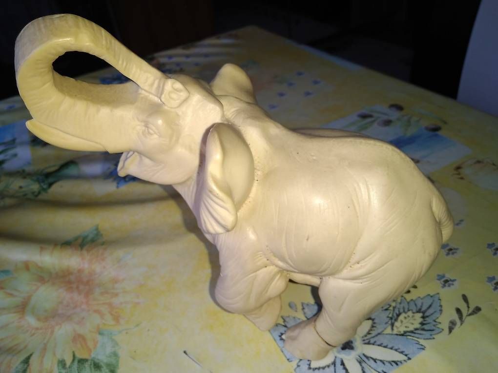 Tutte le decorazioni: Eléphant blanc et deux éléphants en laiton. – Usato da Pompaples venduto da vab_s52h 4