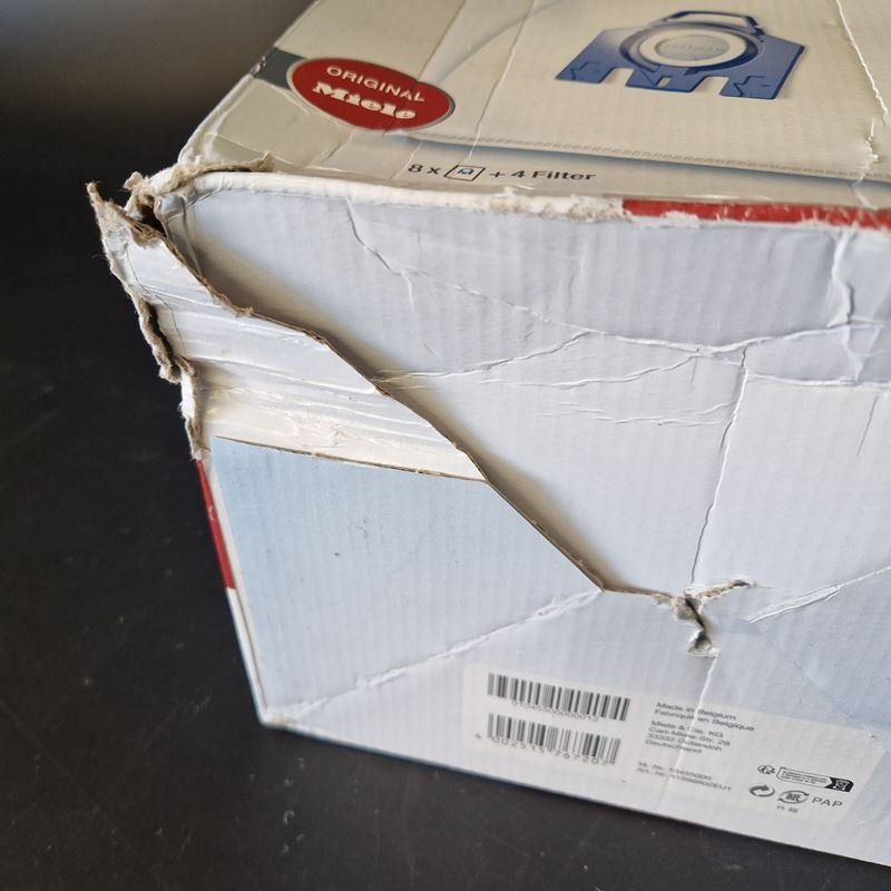 Miele Altro per la casa: MIELE HyClean 8x Staubsaugersäcke + 4 Filter – Usato da Muhen venduto da Restwert_Muhen 7