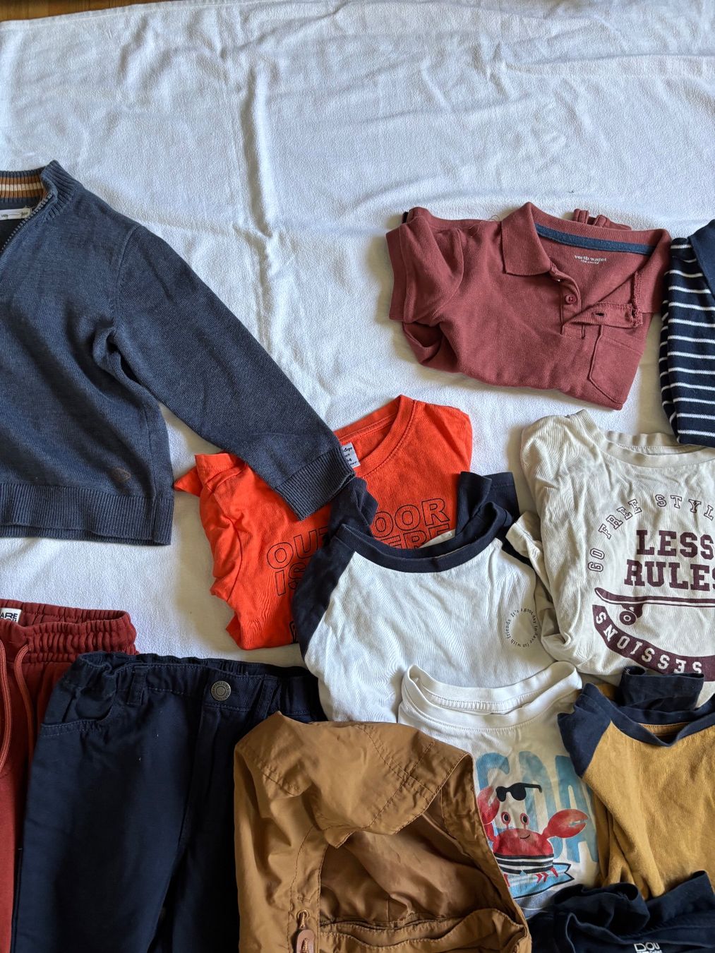 Lotti & Set di vestiti: Junge Buben Boy Kleiderpaket Grösse 104 - 18 Stück – Usato da Mülligen venduto da atwag 2