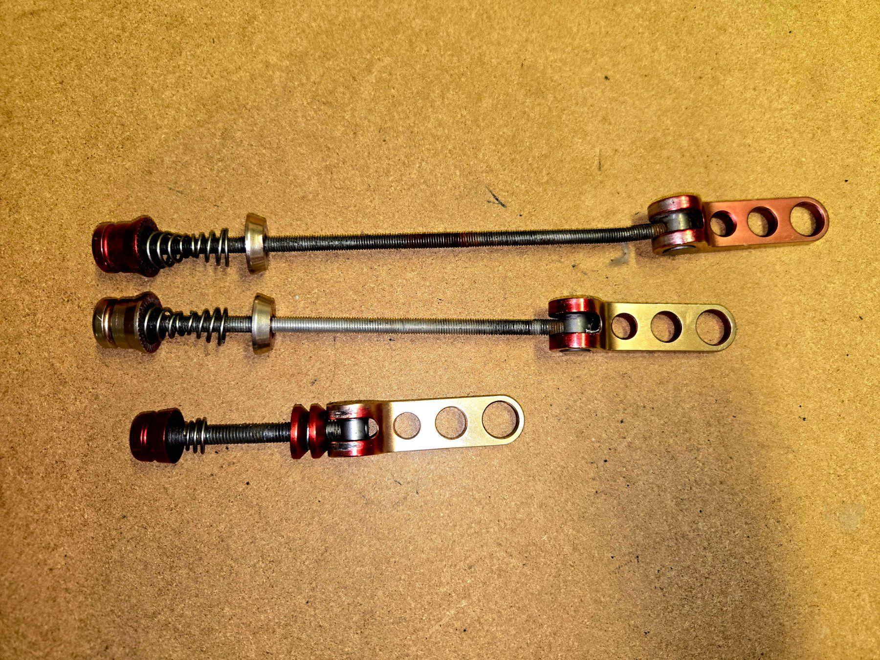 Pezzi di ricambio: Ringle Schnellspaner Set Super kultig Retro MTB Teile – Usato da Ammerswil AG venduto da Undenheim 2