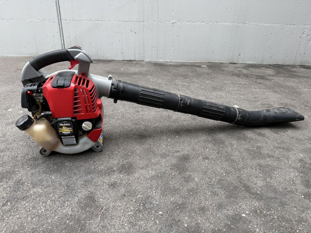 Laubbläser & Laubsauger: Laubbläser  – Gebraucht aus Gossau ZH von jjdrive