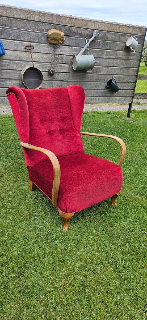 Poltrone: Roter Ohrensessel im Vintage-Stil – Usato da ZIHLSCHLACHT venduto da Raja9