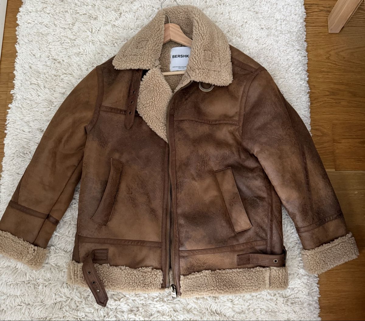 Bershka Giacche: Braune Kunstlederjacke von Bershka – Nuovo (secondo la descrizione) da Münchenstein venduto da mia_bm9b