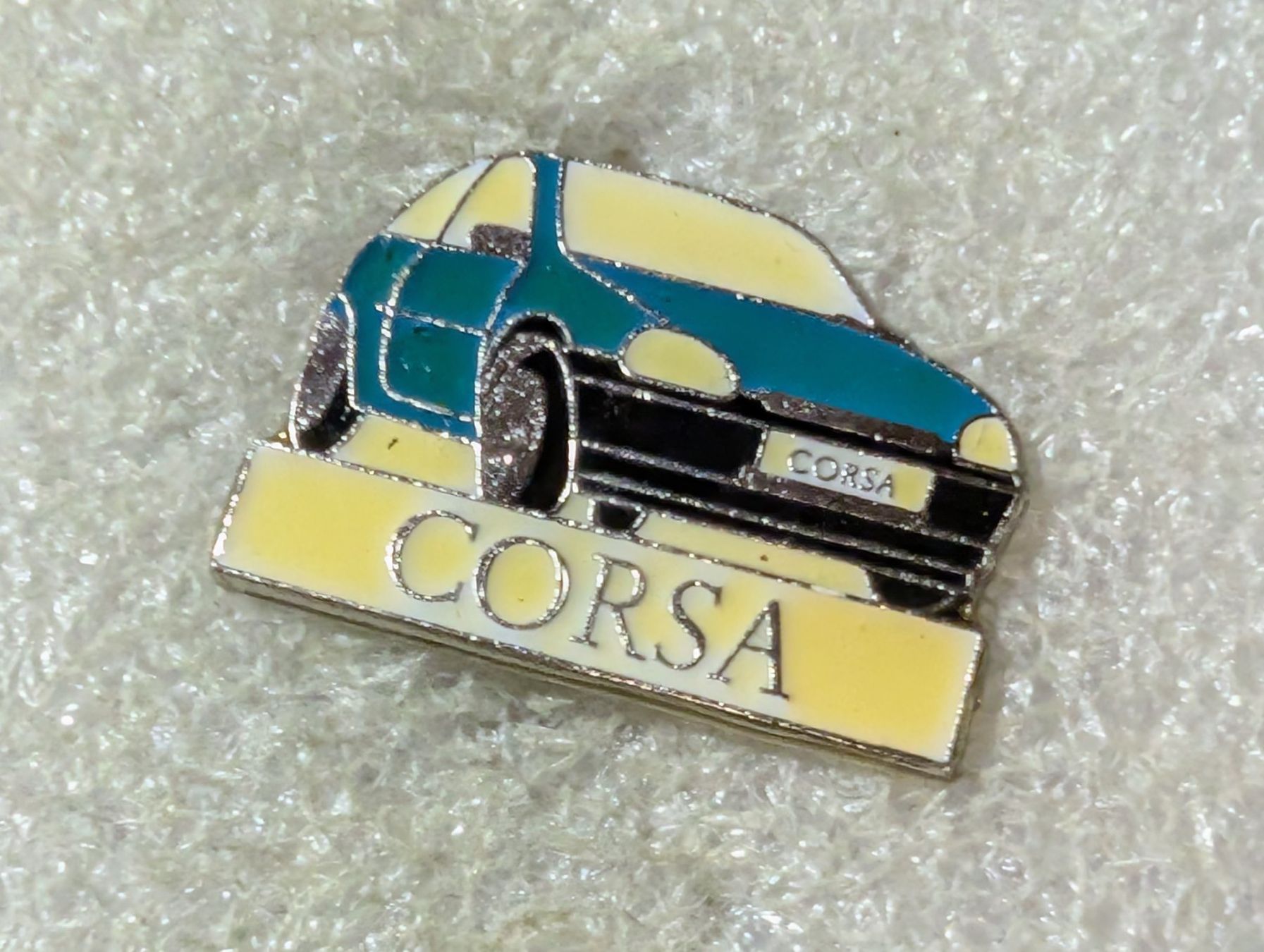 Plaquettes & Badges: Ansteckpin 116: Opel Corsa Auto – D'occasion à Oppligen par Pin-Fall-Shop