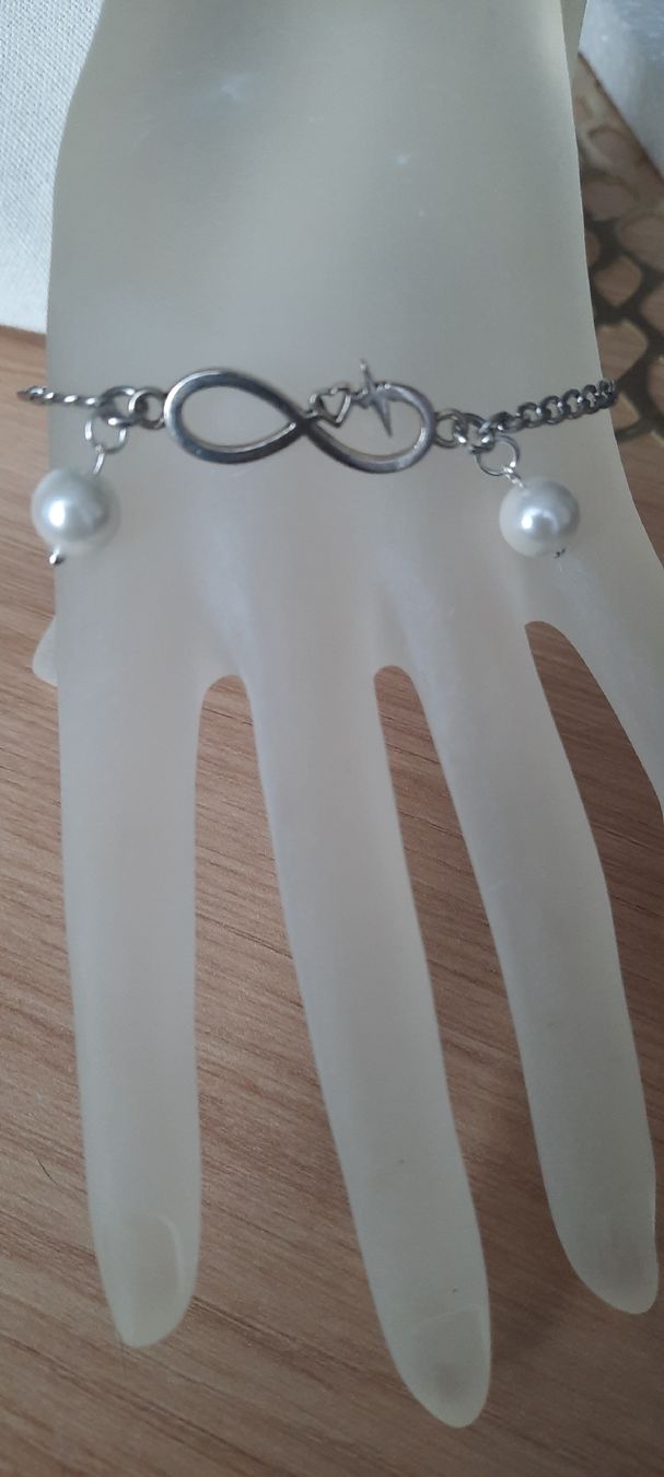 Armbänder & -reifen: Modisches Armband mit Unendlichkeitszeichen und Perlen – Neu (gemäss Beschreibung) aus Solothurn von lsc_pf99 8