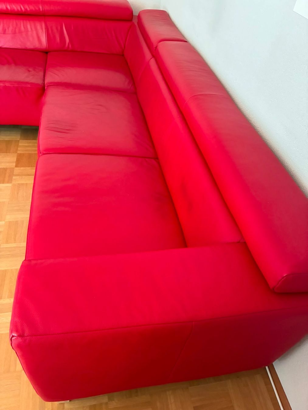 Sofas: Rotes (vermutlich Kunst-)leder Sofa – Gebraucht aus Dinhard von virginiaisabel_ 2