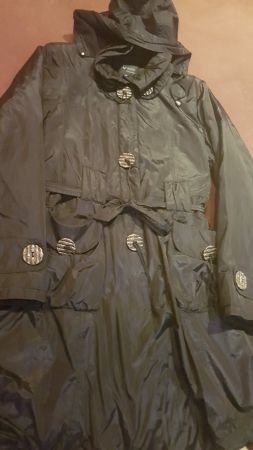 Manteau noir avec capuchon taille 42 marque So Rire