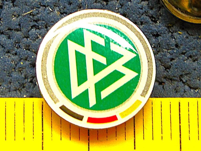 UEFA Plaketten & Abzeichen: FUSSBALL DFB PIN KLEIN-FEIN – Gebraucht aus Ettingen von Hausi4711 1