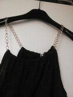 Top nero con catene oro, elegante e originale!