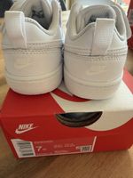 Nike Schuhe weiss Grösse 23.5 neu im Originalkarton
