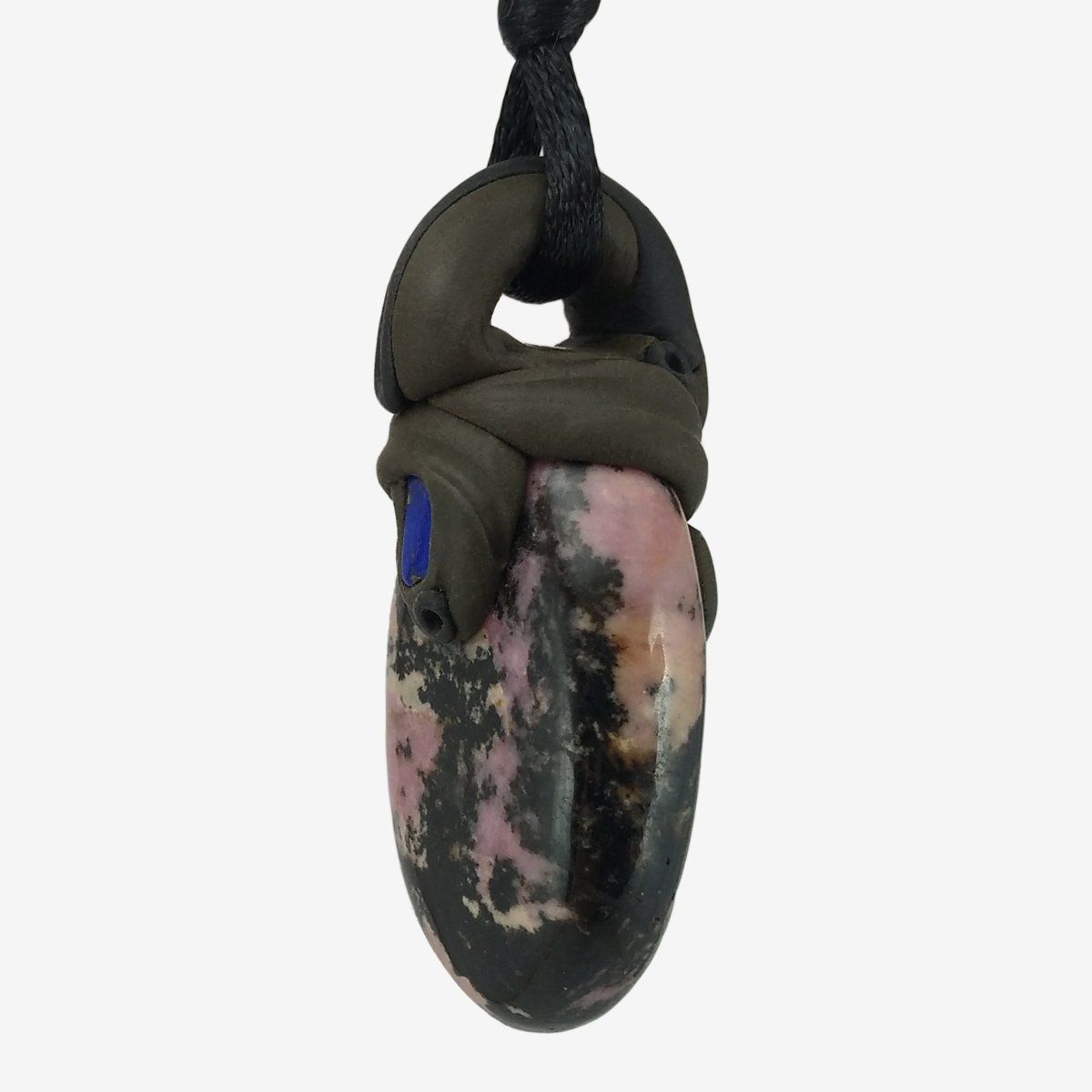 Minerali & Pietre curative: Rhodonit Steinanhänger mit eingefasstem Lapislazuli – Nuovo e nell'imballaggio originale da Meilen venduto da Kaleidoskopia 1