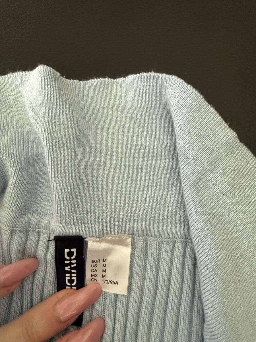 H&M Top: H&M hellblaues Oberteil Grösse M Crop – Usato da Winterthur venduto da yar_dpp8 1