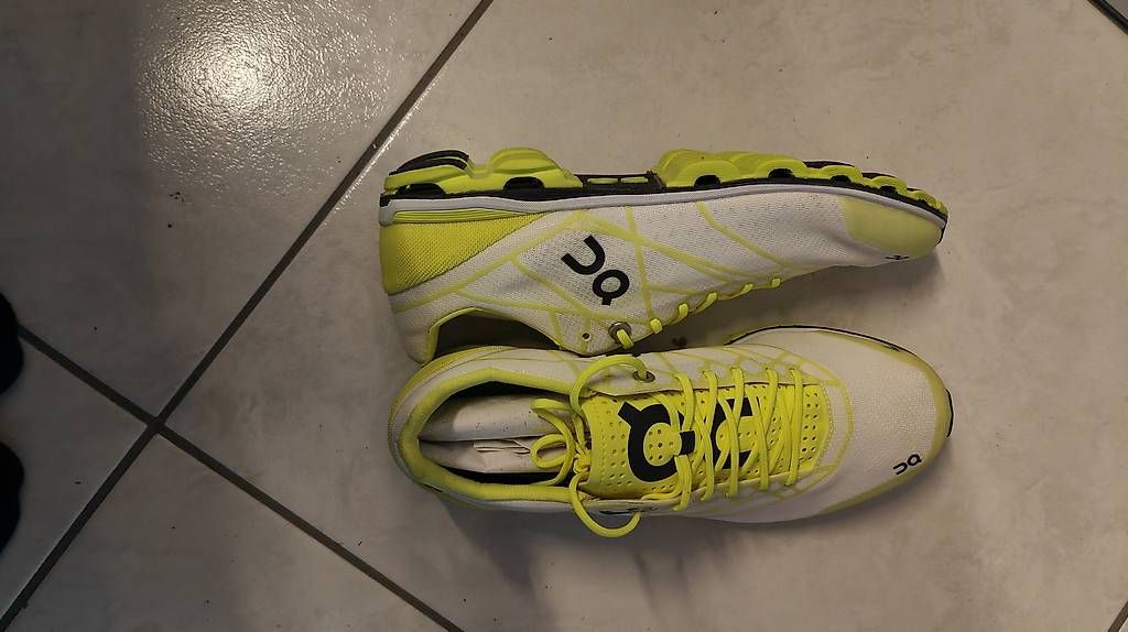 On Chaussures femmes: On Cloudflash - NEW - 38.5 – Neuf avec emballage d'origine à Bülach par lau_zd5m 1
