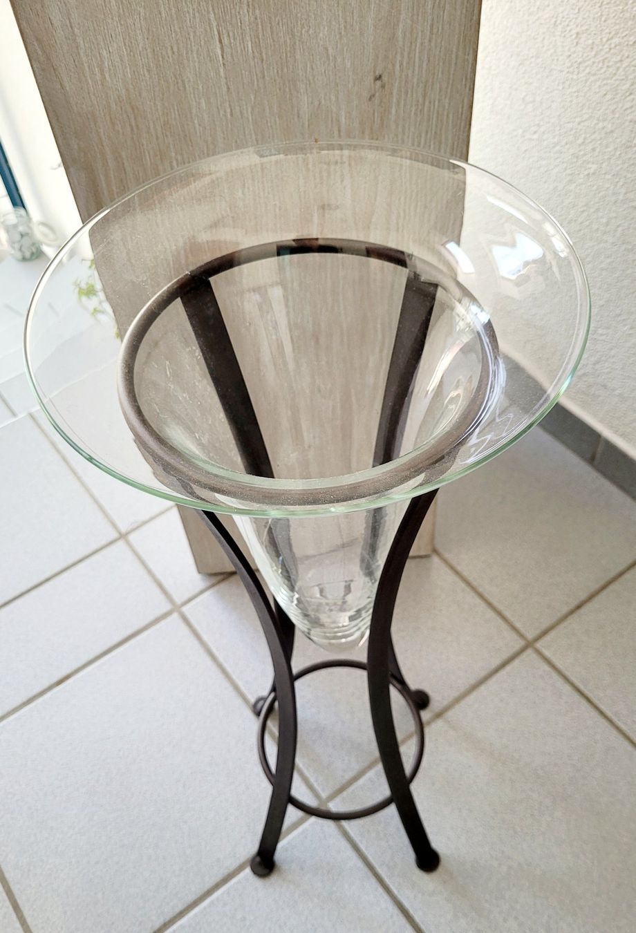 Vase & Récipients: Glasvase mit Metallfuss – D'occasion à Emmenbrücke par ywe_85bt 1