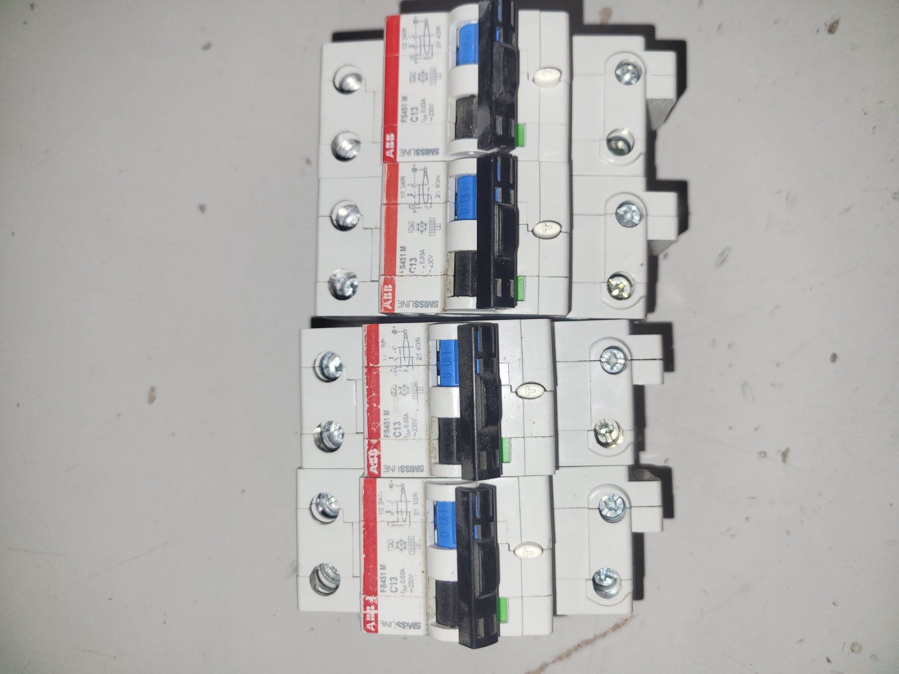 ABB Alimentazione elettrica: 4er Set. Occ FILS C13, 30mA, ABB – Usato da Alpnach Dorf venduto da str_jdw2