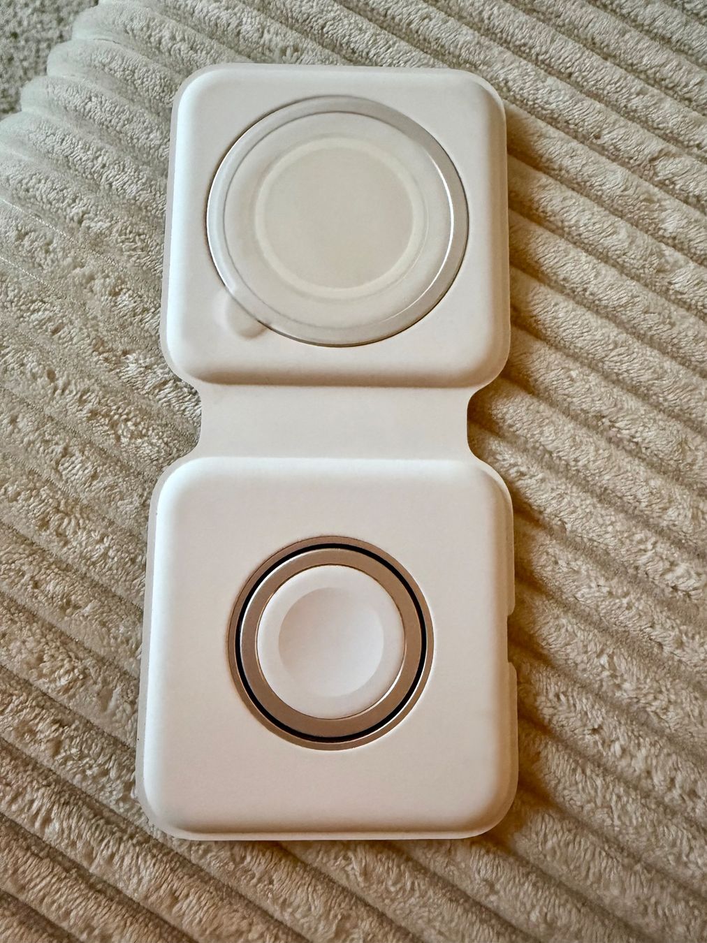 Apple Ladegeräte: Apple Chargeur duo MagSafe – Neu (gemäss Beschreibung) aus Bern von Grace2112 4