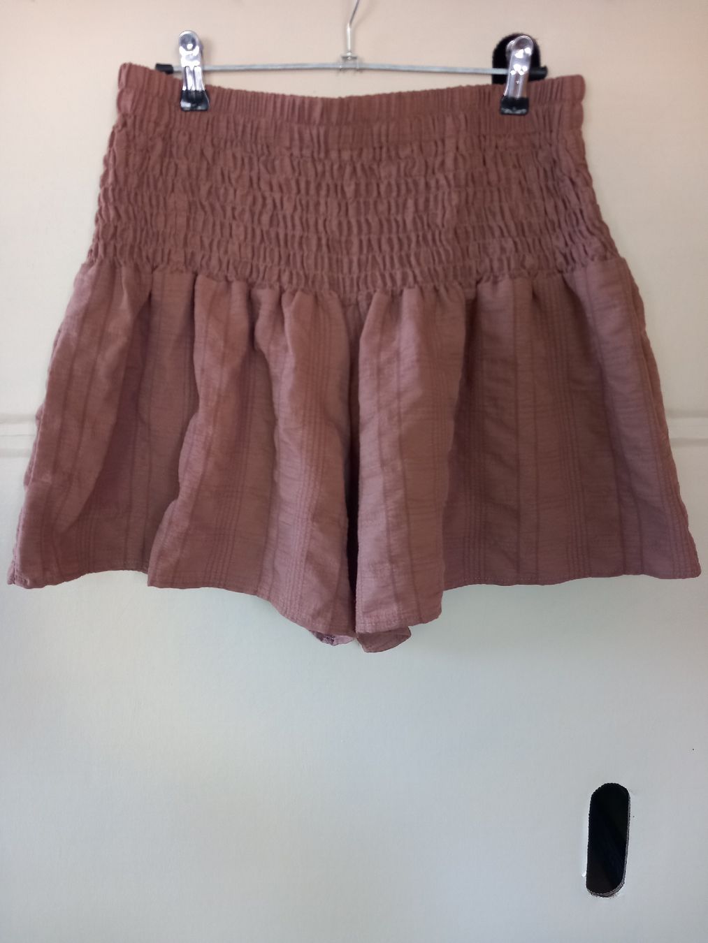 Pantalons: Short plissé marron clair – Neuf (Voir description) à Faoug par per_kp6r