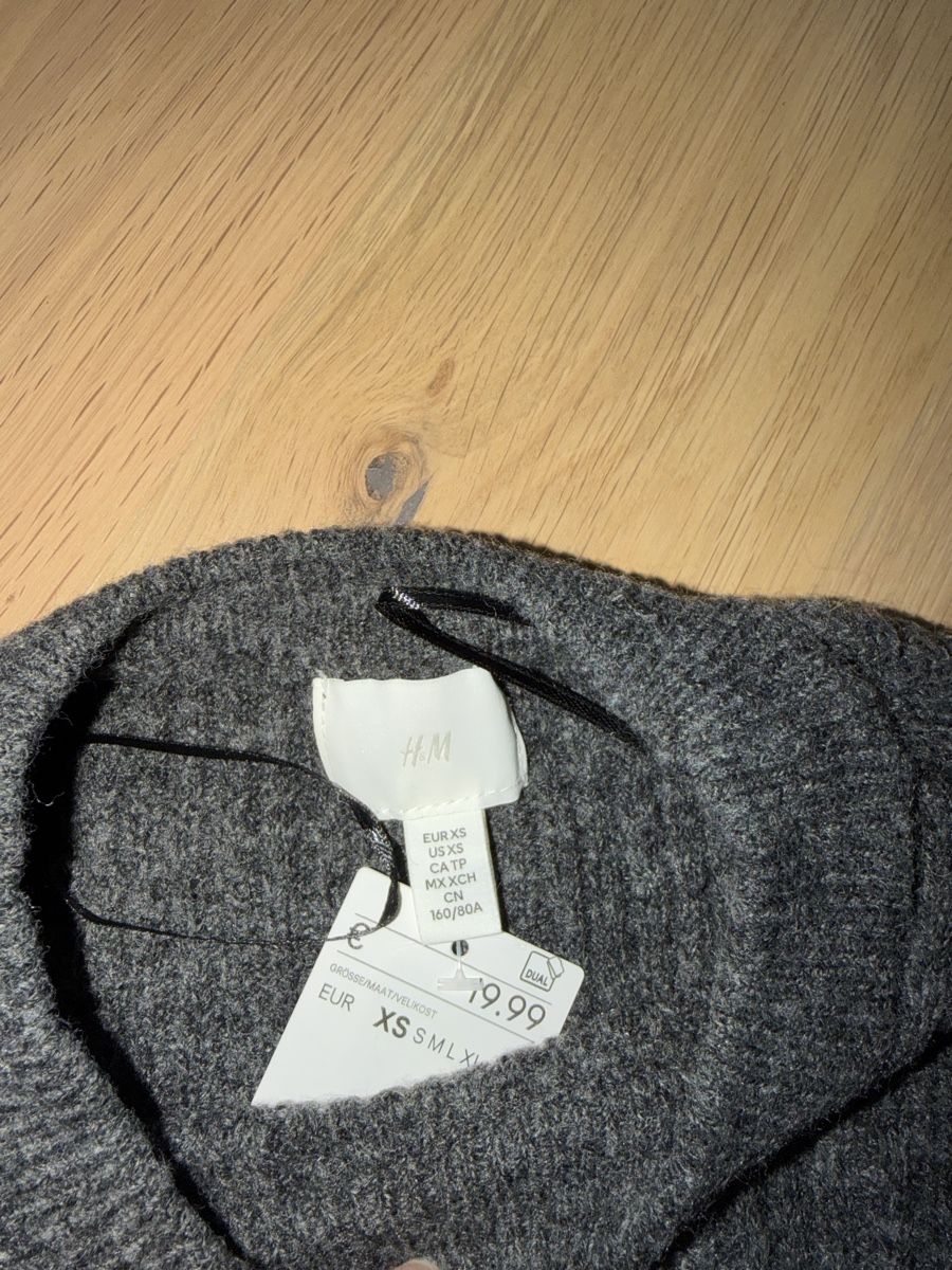 H&M Pullover & Sweatshirts: H&M Strickpullover dunkelgrau – Neu und originalverpackt aus Horgen von sastic 1